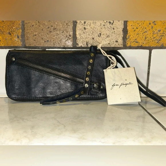 FREE PEOPLE Black Distressed Leather Wristlet Wallet. Brand new with tags - Picture 10 of 11